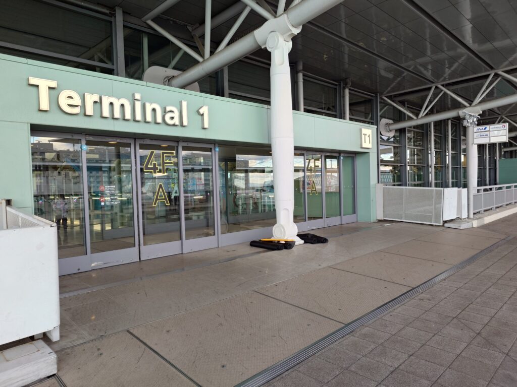 関空T1国際線入り口