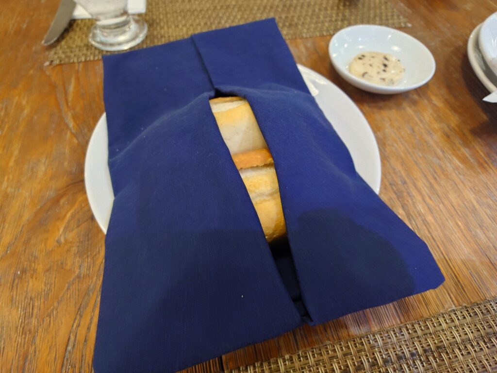 付け合わせのパン