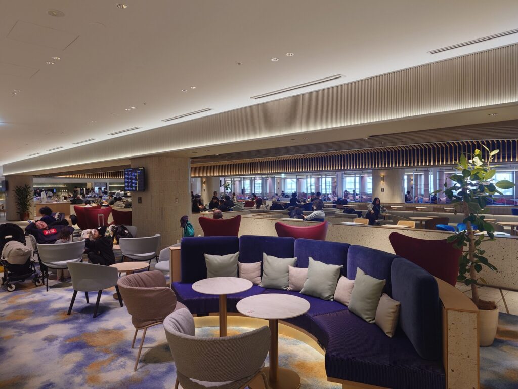 KIXラウンジKANSAIダイニングエリア