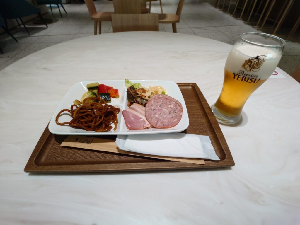 ラウンジでの朝食