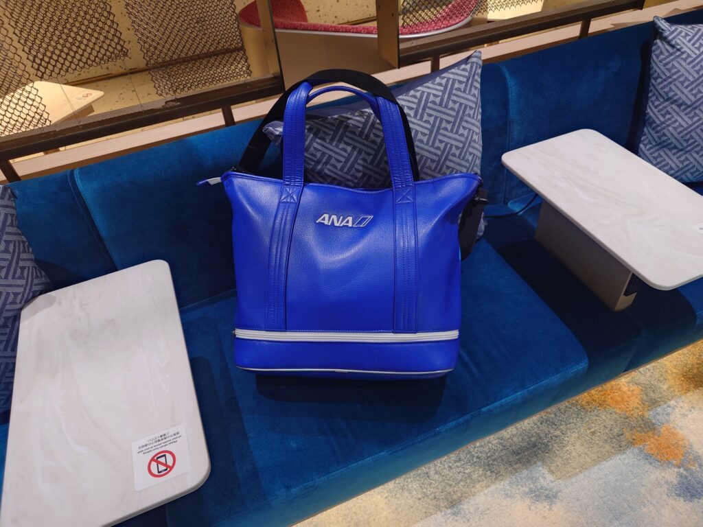 ソファーとANAキャロウェイ
