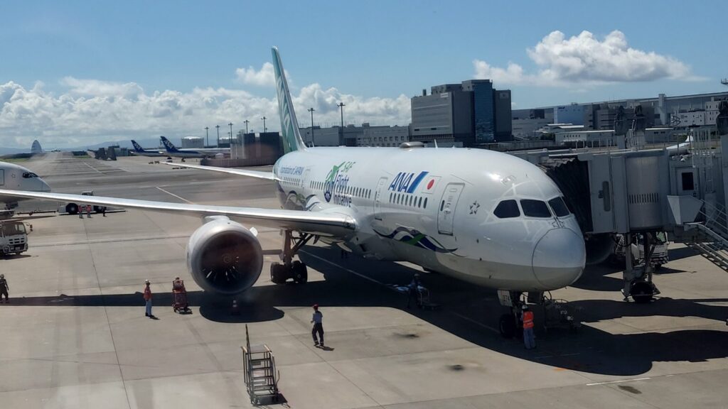 成田に駐機中のJA874A