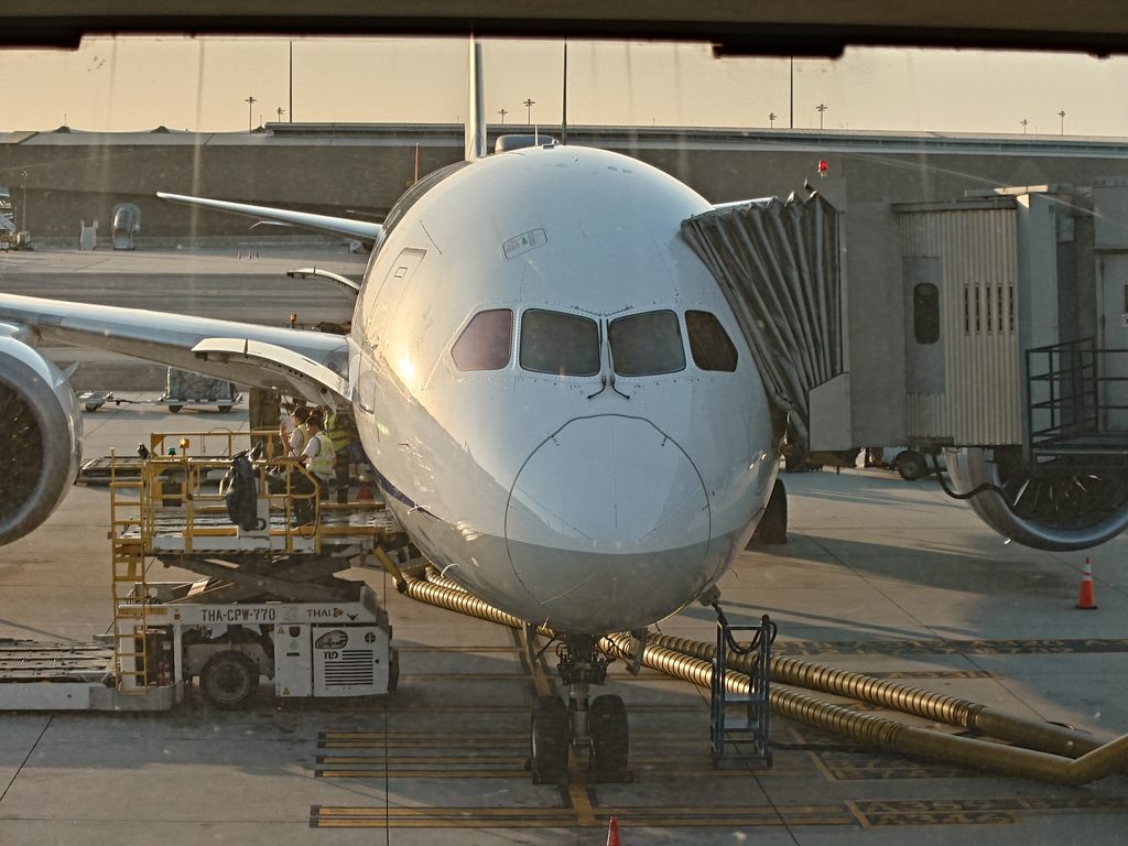 ANA（NH806）バンコク→成田 ビジネスクラス搭乗記｜B787の機内食と